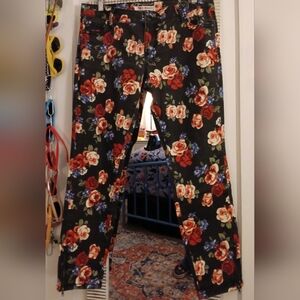 💜 3/$15💜Black Floral Print Jeans By Hot Kiss, Size 13💜
